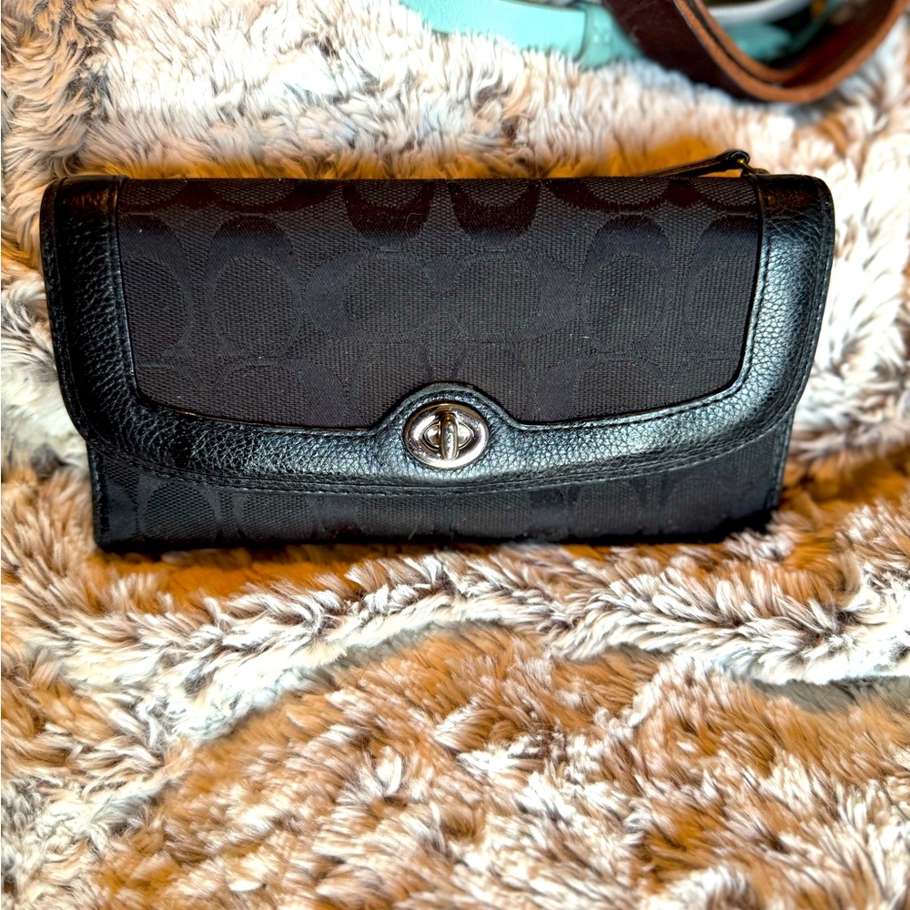 Black Coach Women's Signature Wallet